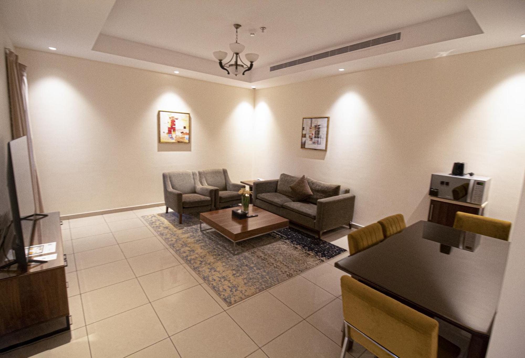 Friesian Hotel Suites Jidda Exteriör bild